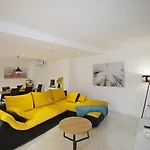 3 Holiday Apartments With Shared Pool, Peaceful Location