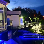 Penthouse Jacuzzi & Pool Apartmants