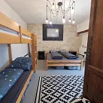 The Black House - Modern Holiday Home With Garden,1500M From Beach