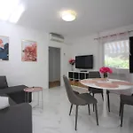 Ferienwohnung Sabina, 2 Schlafzimmer, Am Waldrand