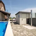 Wohnung Mit Grill, Pool Und Terrasse