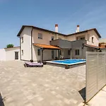 Wohnung Mit Grill, Pool Und Terrasse