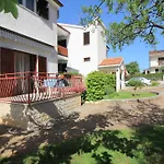 Apartment Ema In Ruhiger Lage Mit Parkplatz Im Hof