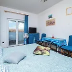 1 Bedroom Lovely Apartment In Barbariga
