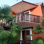 Ferienwohnung In Novigrad Mit Schoener Terrasse