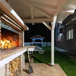 Ferienwohnung Mit Jacuzzi In Villa Mit Parkplatz