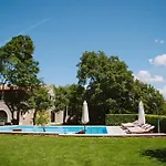 Luxusvilla Mit Garten Und Pool Sowie Herrlicher Aussicht
