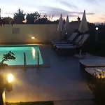 Grosse Ferienwohnung In Kastel Mit Schoenem Garten