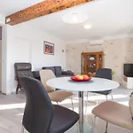 Komfortable Ferienwohnung Mit Terrasse Und Garten