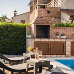 Villa Mani