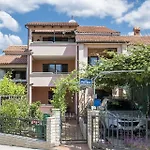 Appartement In Pula Mit Eigener Terrasse
