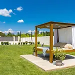 Beeindruckende Luxusvilla Mit Beheiztem Privatpool