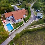 Haus Mia Privatsphaere Und Eingezaeuntes Grundstueck
