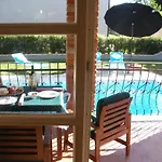 Grosszuegiges Ferienhaus Mit Pool Und Sonnenterrasse