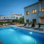 Schoenes Appartement Mala 4 Mit Pool