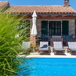 Landhausvilla Mit Panoramablick Und Garten
