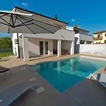 Holiday Home Luka With A Pool, Situated In Pula