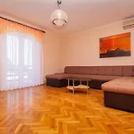 Villa Nicole Fuer 10 Personen In Banjole