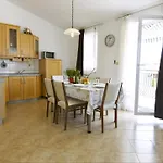 Wohnung In Tar Mit Garten, Grill Und Gemeinschaftlichem Pool