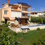 Ferienwohnung Natalia 2 Mit Gemeinschaftspool