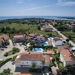 Ferienwohnung Mit Pool, Garten, Liegen, Strandnah