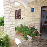 Ferienwohnung Leticija In Porec Mit Parkplatz
