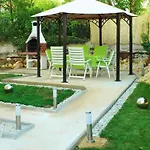 Gemuetliches Appartement In Funtana Mit Grill