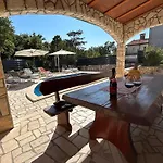 Villa Fortuna Fuer Bis Zu 9 Personen Und Mit Beheiztem Aussenpool