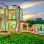 Villa Demetra Mit Infinity Pool Und Billiard