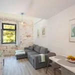 Charming Seaside Flat