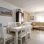 La Vista Apartment