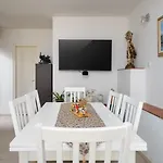 La Vista Apartment