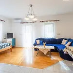 2 Bedroom Lovely Apartment In Valbandon