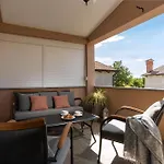 Elegantes Familienhaus Mit Privatem Pool
