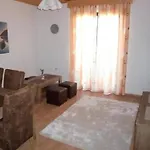 Grosse Ferienwohnung In Novigrad Mit Schoenem Garten