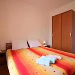 Haus Viktoria In Porec Mit Garten In Strandnaehe
