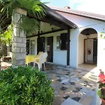 Ferienhaus Manja In Porec Mit Gepflegtem Garten