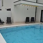 Jlo1 Mit Beheizbarem Pool