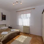 Haus In Vinkuran Mit Pool Und Bergblick