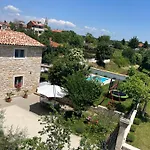 Steinhaus Furlani Mit Schoenem Garten Und Pool