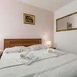Strandnahes Ferienhaus Anamaria Fuer 6 Personen