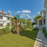 Grosse Wohnung In Porec Mit Moebliertem Balkon
