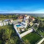 Beautiful Villa Monte Residence With Pool
