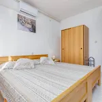 Lovely Apartments In Valbandon