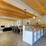 Villa Katherine With Pool And Game Room