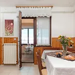 Bright & Spacious Apartment With Terrace In Stinjan