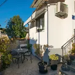 Apartment Edera, Near The Town In A Quiet Location