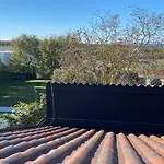 The Black House - Modern Holiday Home With Garden,1500M From Beach