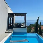 Villa Loqua, Weekly Seaview Retreat