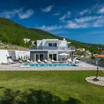 Villa Maru